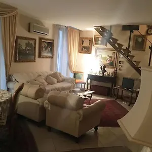 The Trip House - Between The Center And The Sea - Free Wifi And Jacuzzi Catania