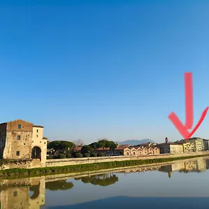 Lungarno 7 , Pisa Italia